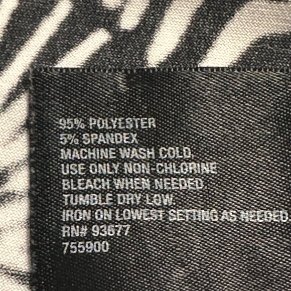 East 5th Black & White Sleeveless Top Abstract Pattern V Neck XL  Babydoll Boho - Picture 4 of 8